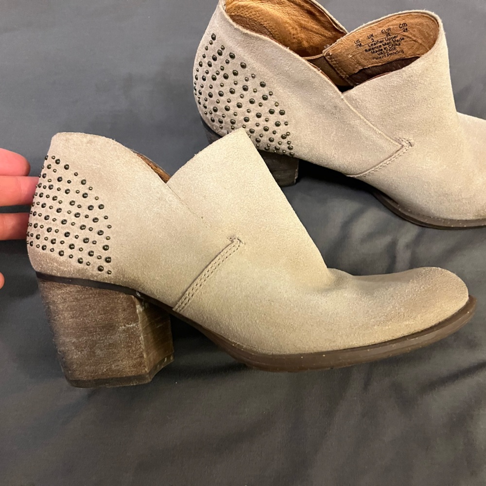 Naya bootie- Valerie style. Cute tan bootie.